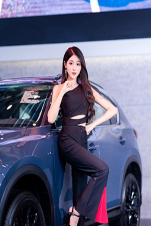 高跟鞋美女车模性感小蛮腰私拍