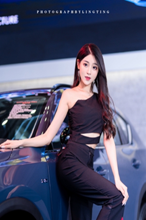 高跟鞋美女车模性感小蛮腰私拍