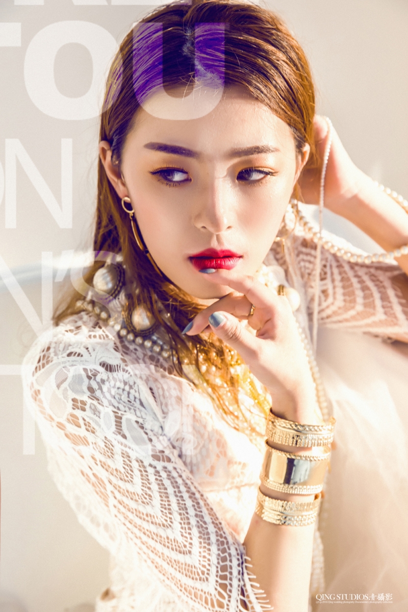 浴缸美女红唇雪肤性感撩人套图