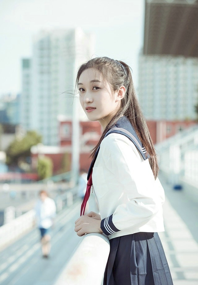 马尾辫美女校花jk制服教室写真