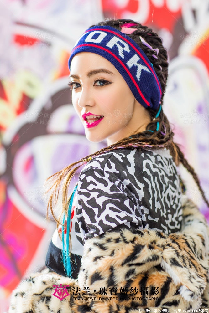 豹纹美女细腰美腿性感火辣私拍