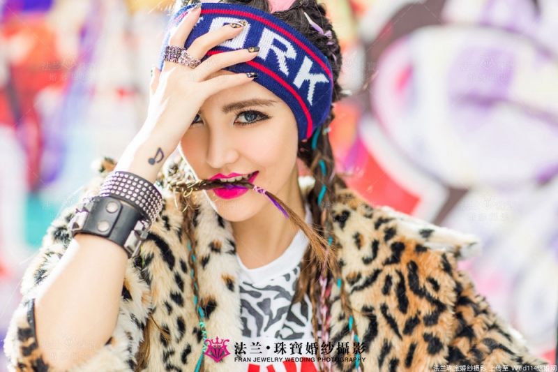 豹纹美女细腰美腿性感火辣私拍