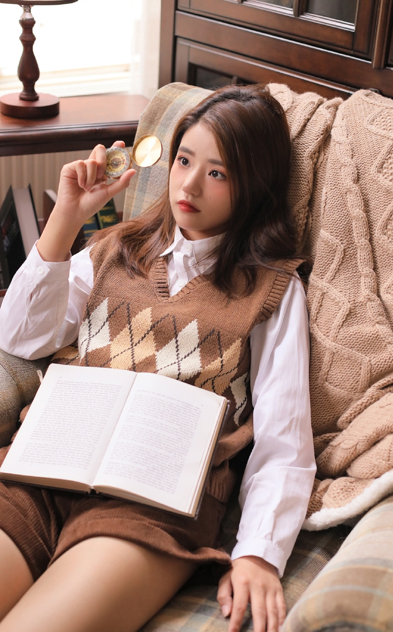 长发美女日系制服清新可人写真