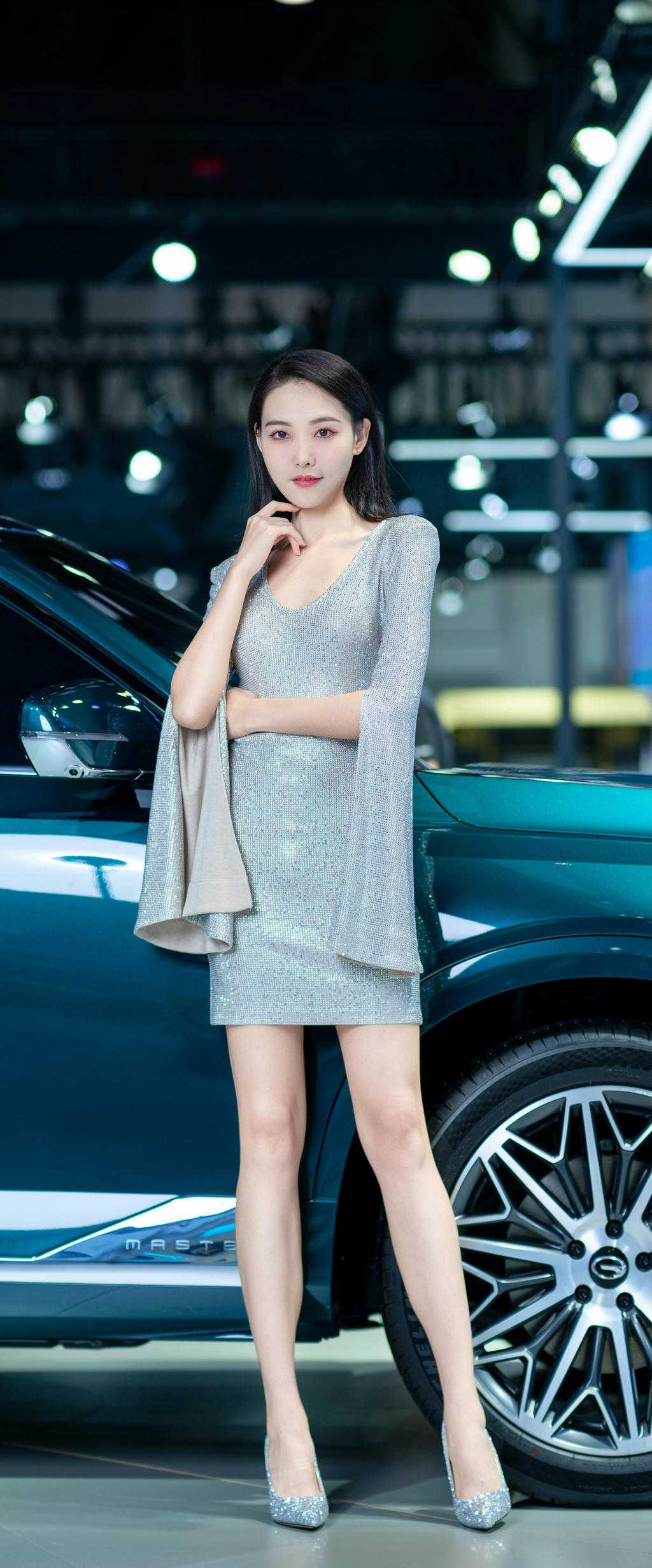 性感迷人美女车模高跟美腿私拍