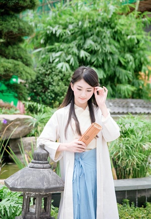 汉服美女品茶赏花唯美古风摄影