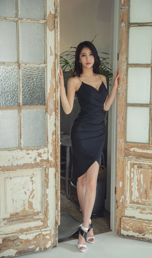 极品尤物香肩美腿前凸后翘套图