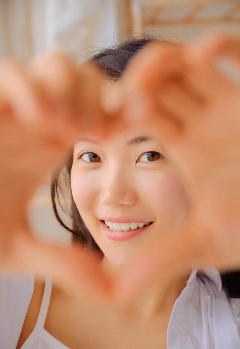 白衬衣小姐姐修长美腿私房写真