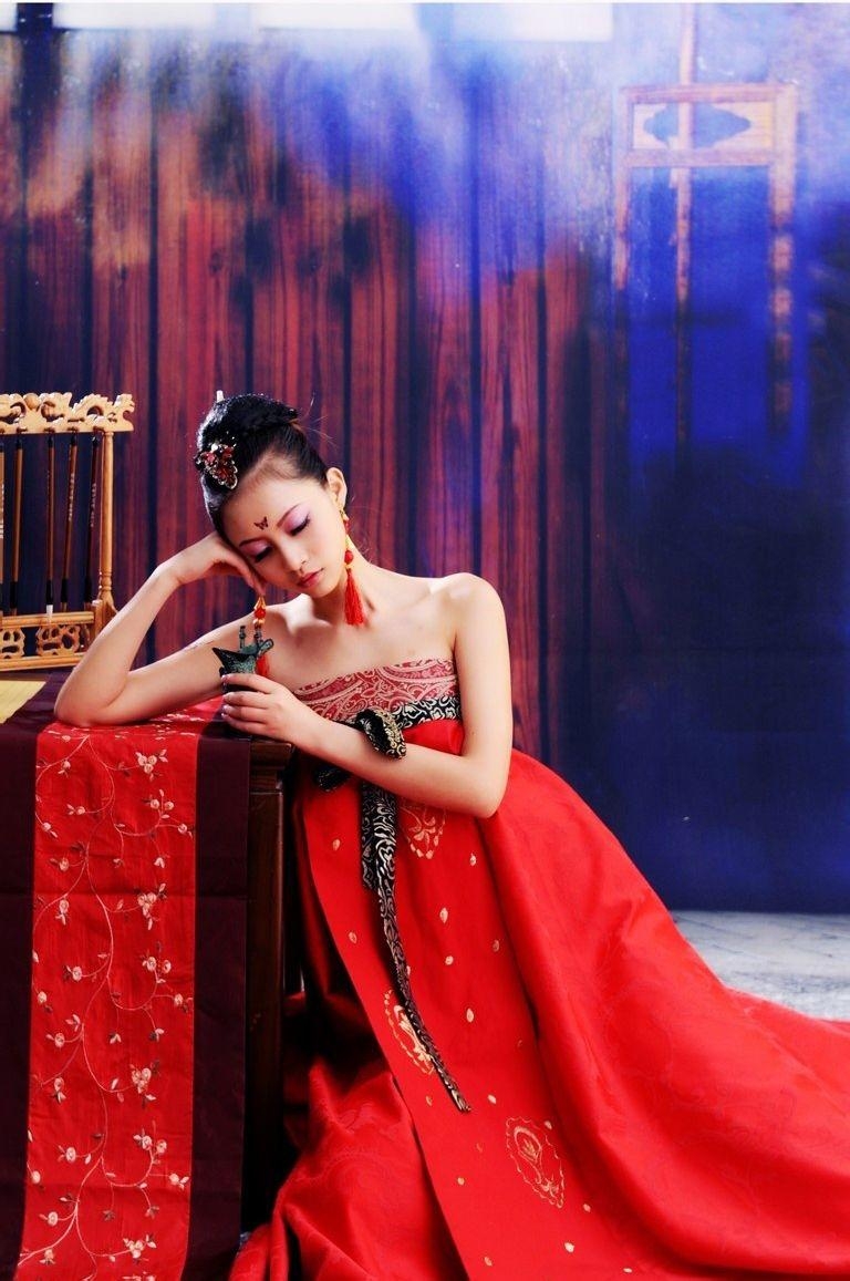 汉服美女红妆素裹美艳动人写真