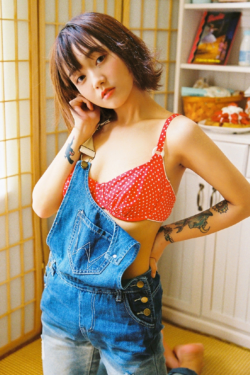 牛仔背带裤美少女性感内衣辣图