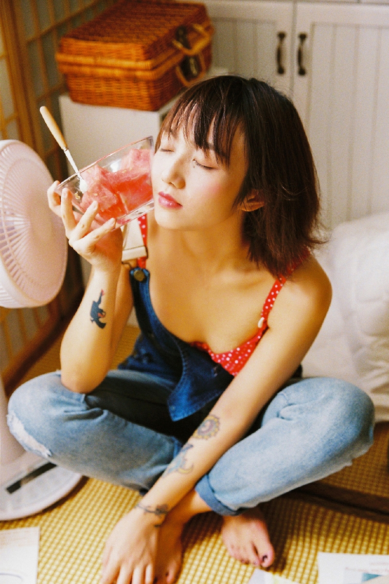 牛仔背带裤美少女性感内衣辣图