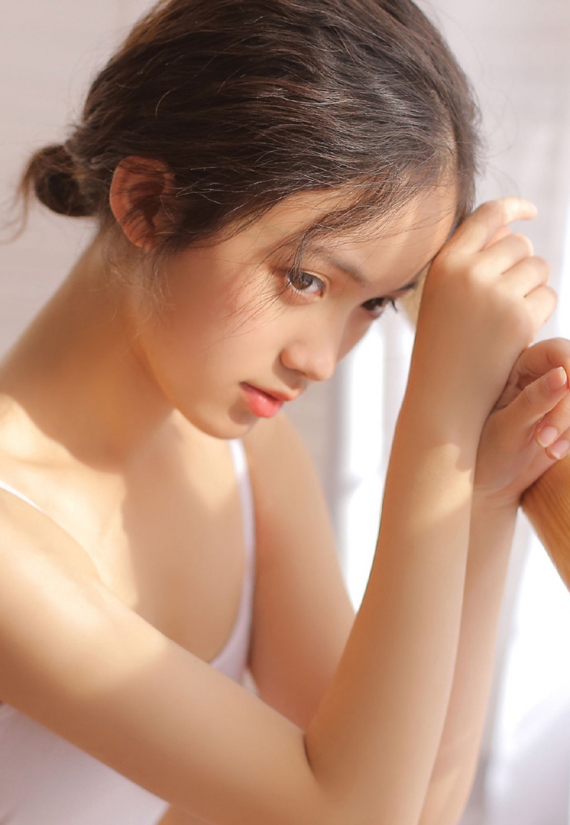 连体衣美少女香肩美腿性感写真