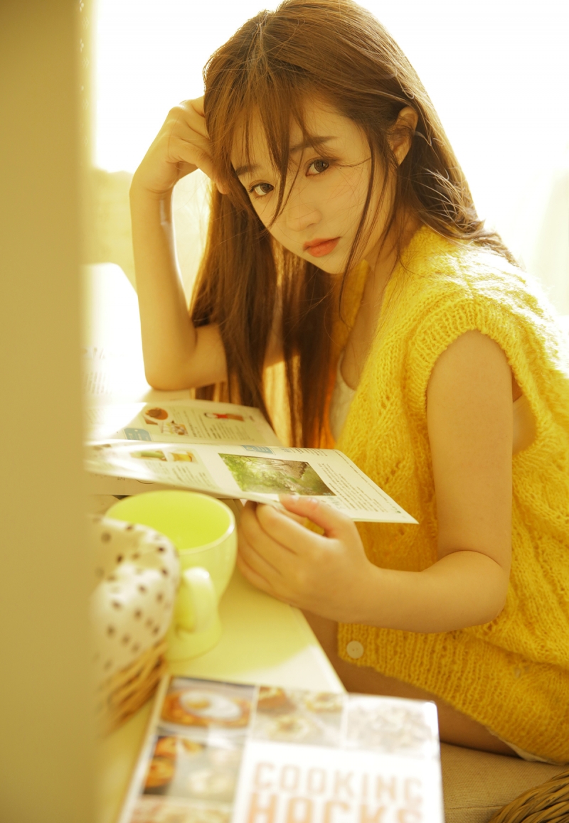 萝莉美女长发飘飘楚楚动人写真