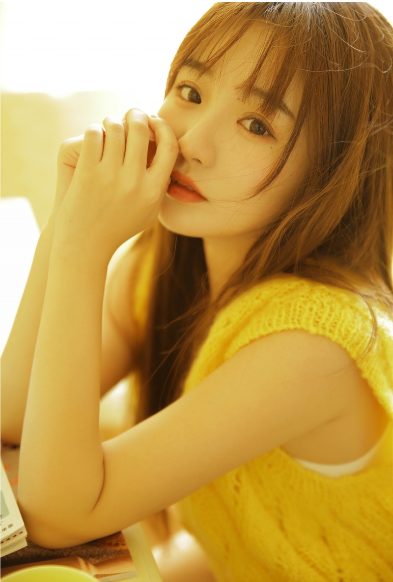 萝莉美女长发飘飘楚楚动人写真