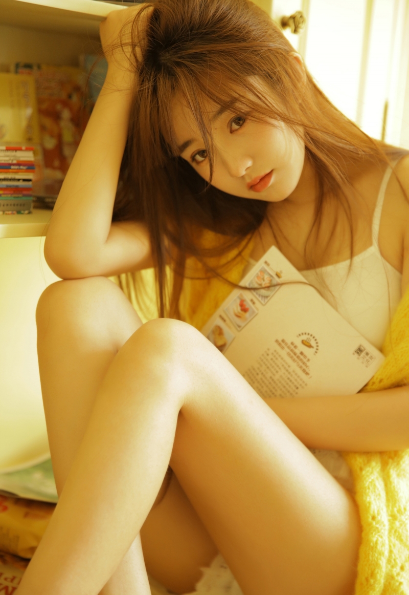 萝莉美女长发飘飘楚楚动人写真