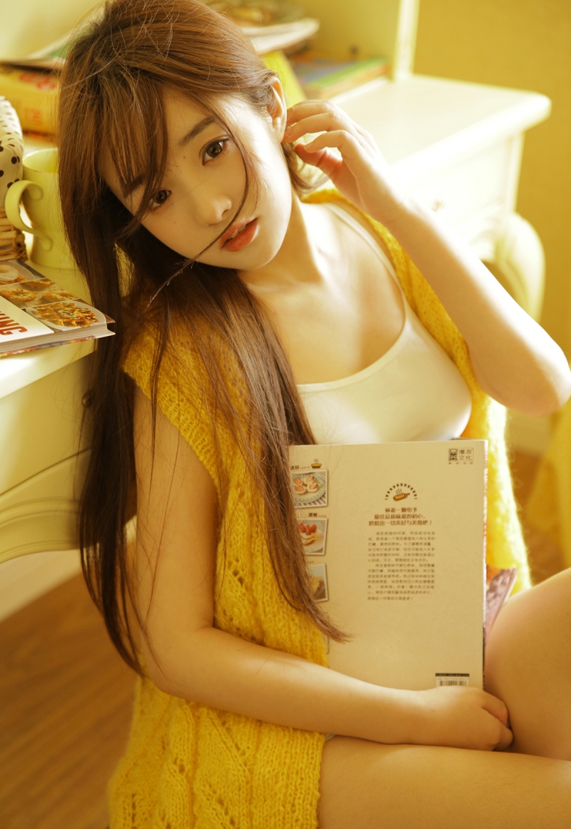 萝莉美女长发飘飘楚楚动人写真