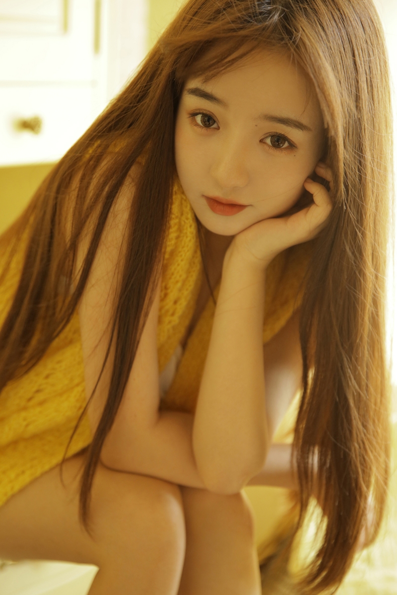 萝莉美女长发飘飘楚楚动人写真