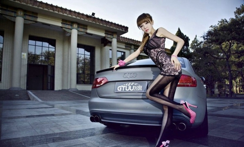 低胸短裙美女车模黑丝美腿套图