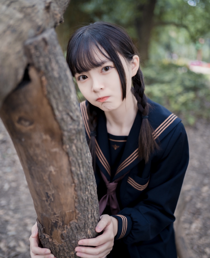 JK制服学生妹黑丝美腿户外写真