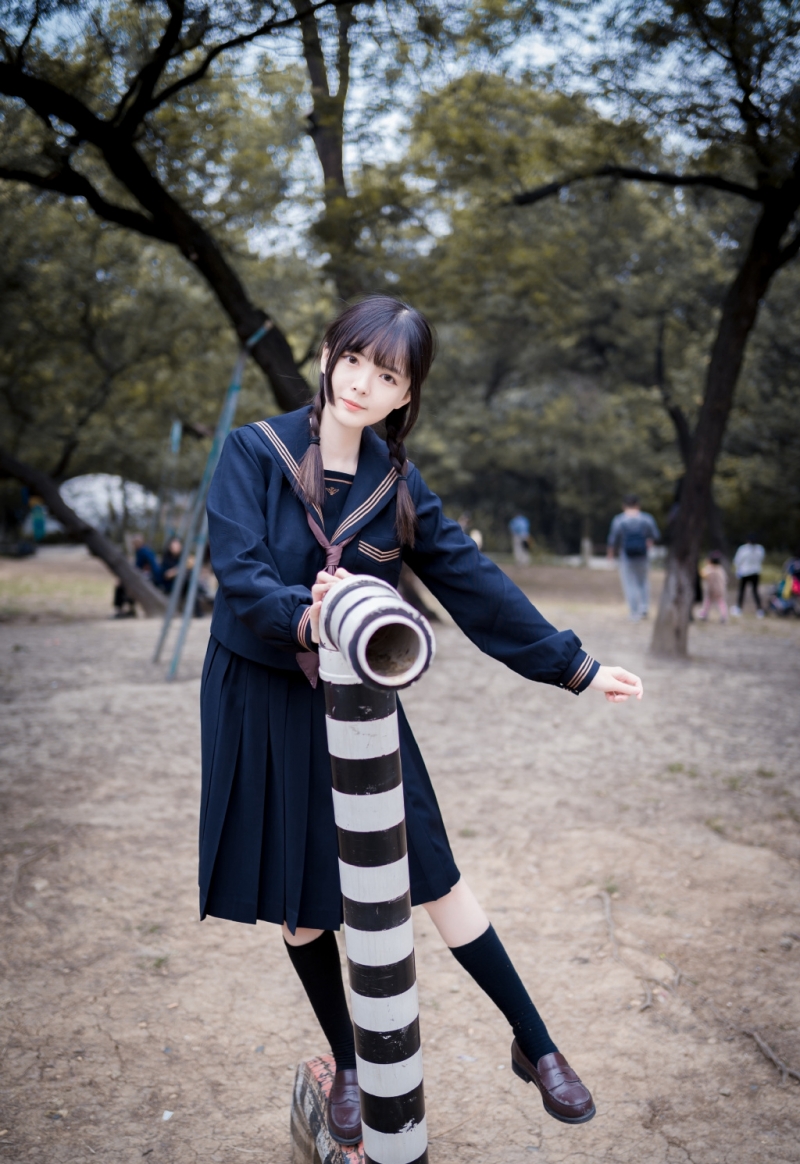 JK制服学生妹黑丝美腿户外写真