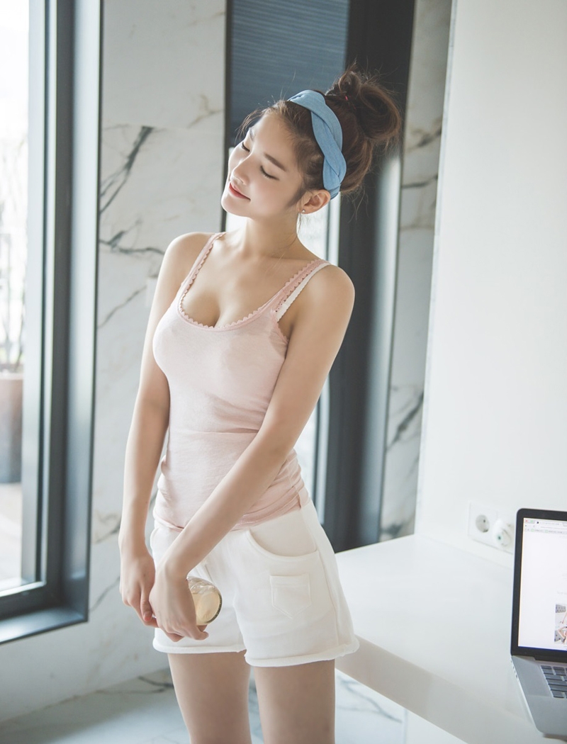 迷人美女细腰美腿前凸后翘套图