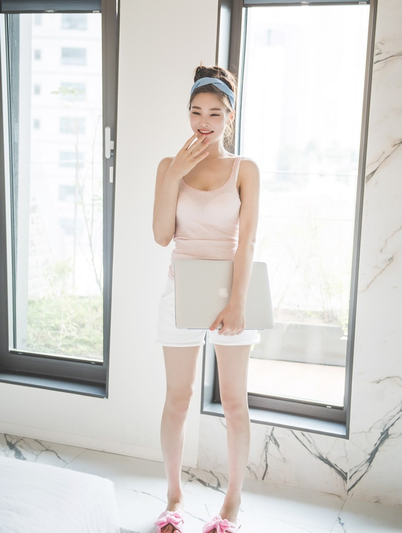 迷人美女细腰美腿前凸后翘套图