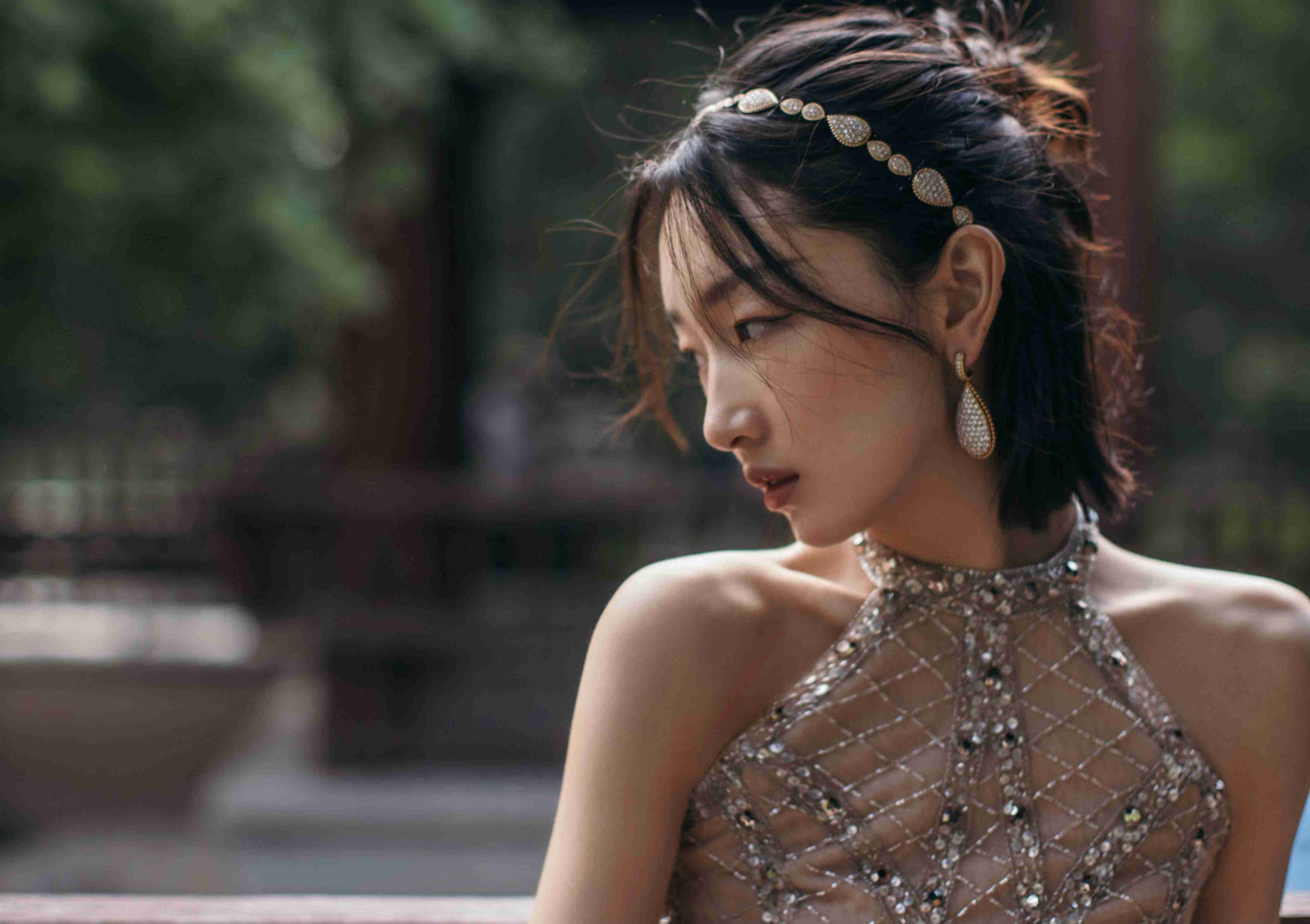 周冬雨裸色露背礼服高清造型图出炉