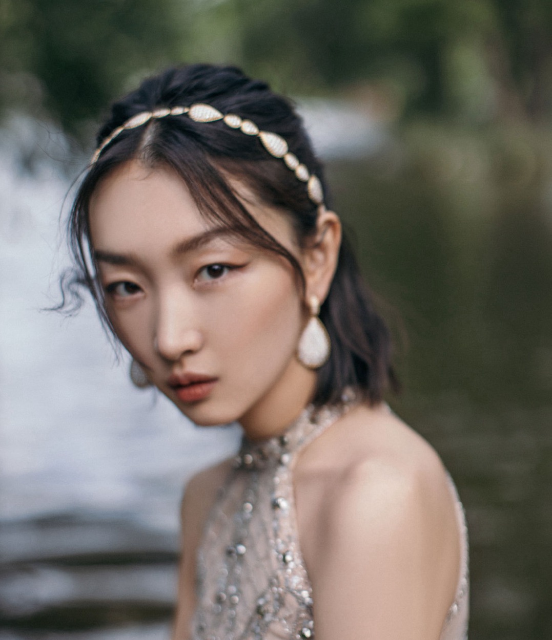 周冬雨裸色露背礼服高清造型图出炉