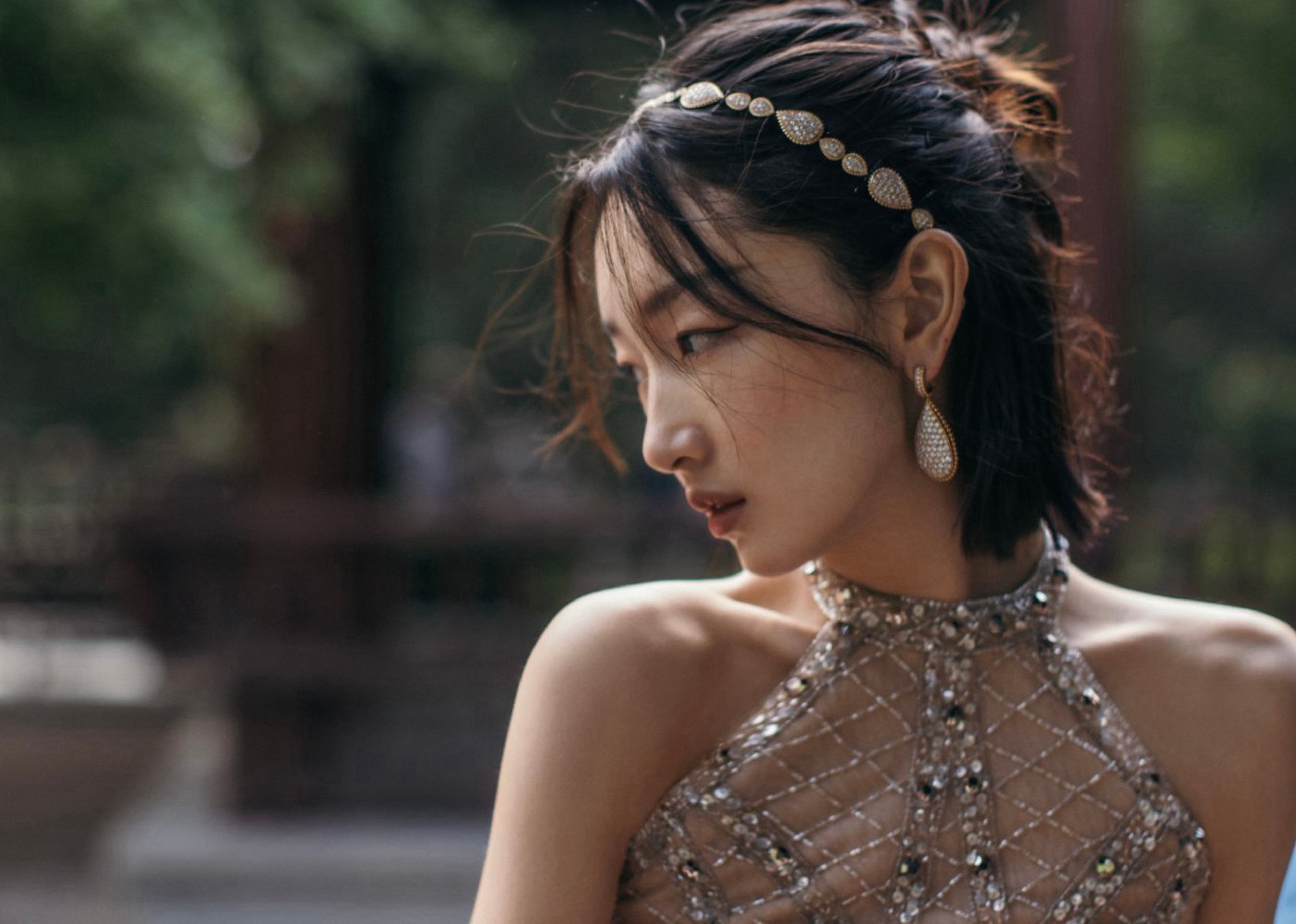 周冬雨裸色露背礼服高清造型图出炉