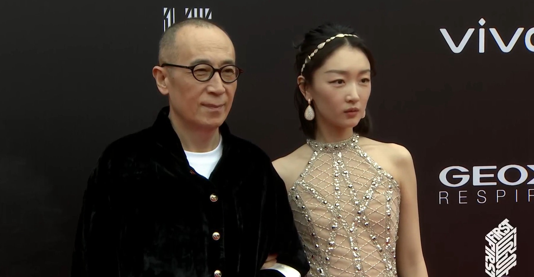 周冬雨裸色露背礼服高清造型图出炉