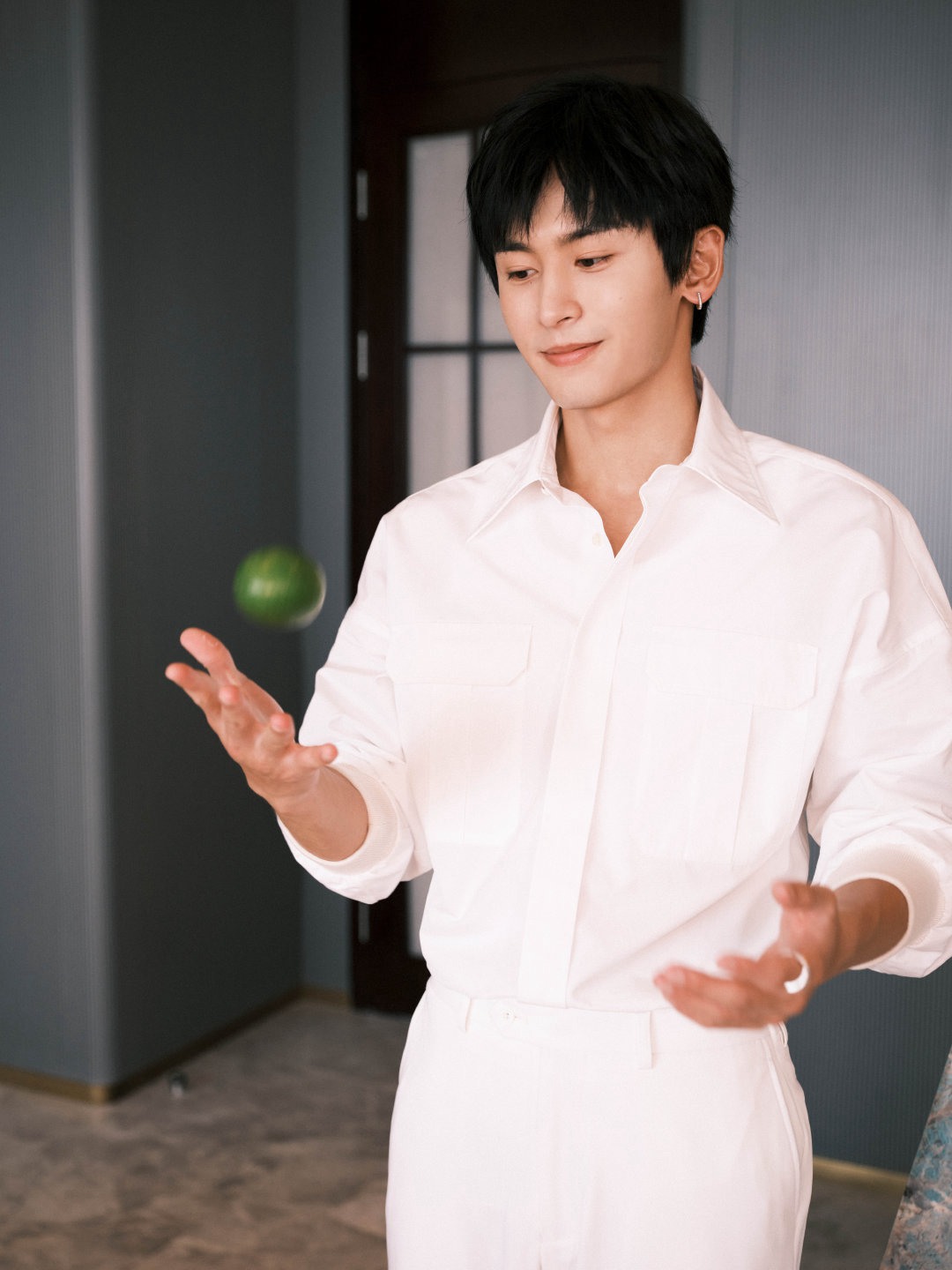 张哲瀚《博客天下》8月刊封面大片新鲜出炉