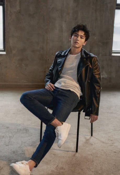 张哲瀚《博客天下》8月刊封面大片新鲜出炉