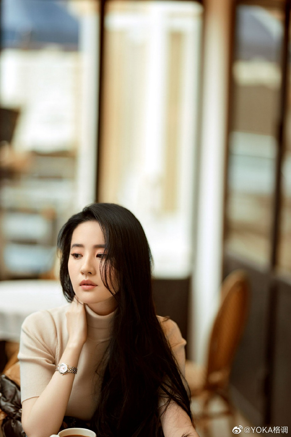 刘亦菲长发披肩知性优雅写真美照