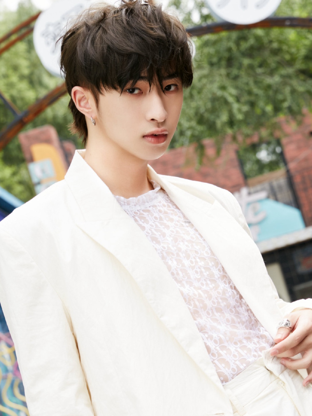 伊能静儿子庾恩利入驻微博时尚短片公开