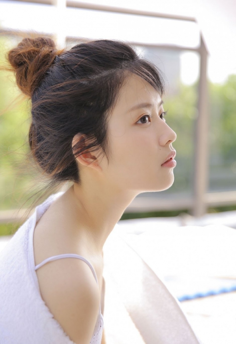 丸子头小姐姐吊带短裤精选图片