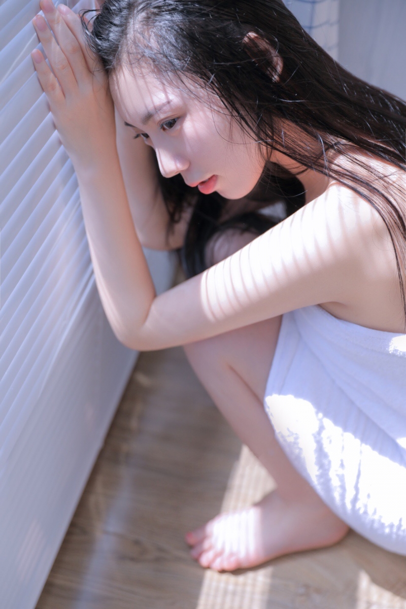 浴巾美女香肩美腿性感撩人私拍