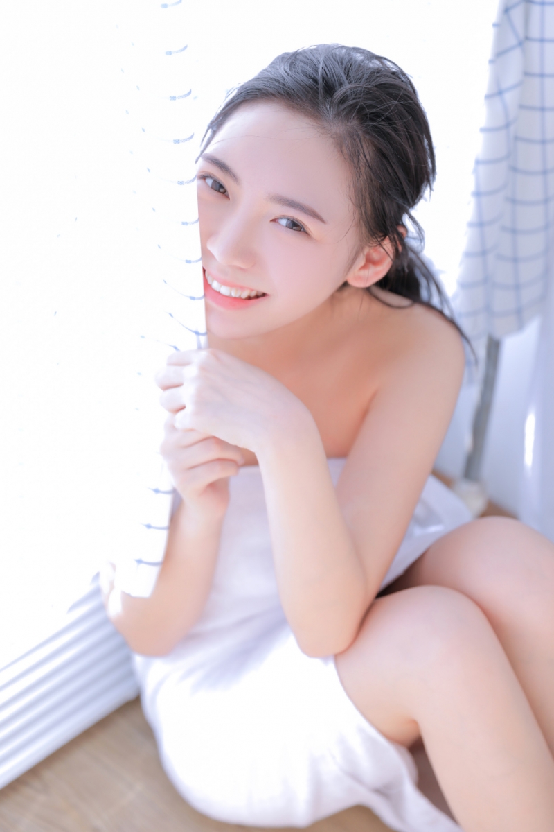 浴巾美女香肩美腿性感撩人私拍
