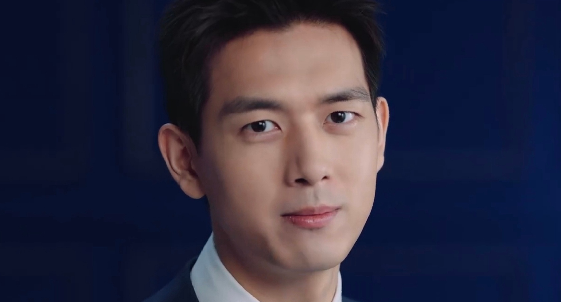 李现雅诗兰黛代言最新广告大片蓝色西装照