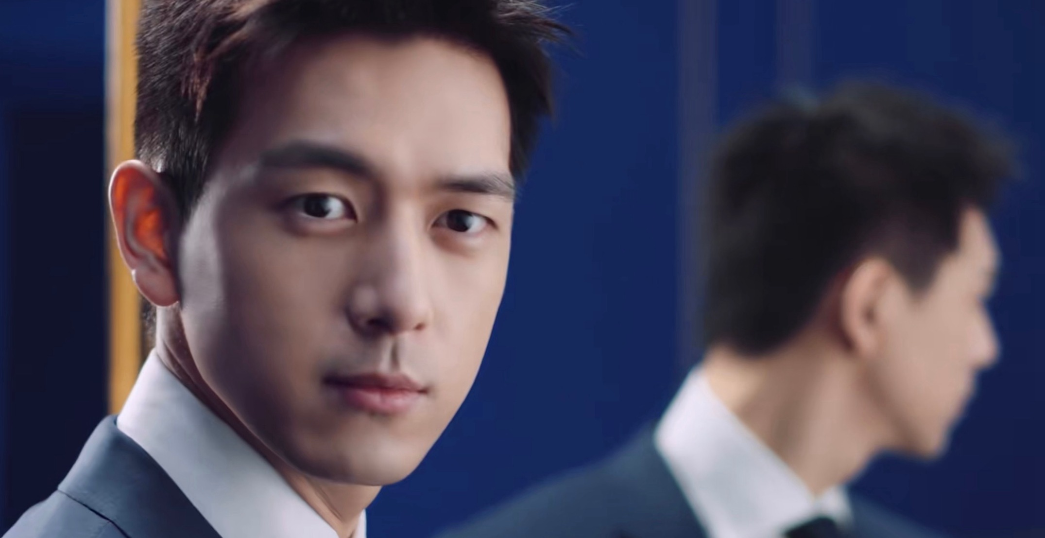 李现雅诗兰黛代言最新广告大片蓝色西装照