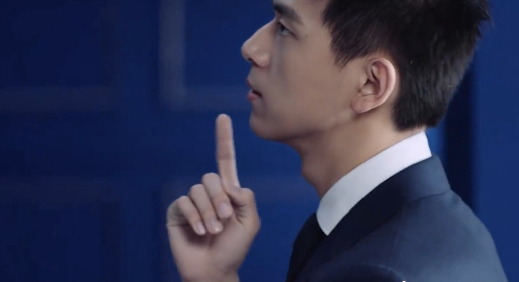 李现雅诗兰黛代言最新广告大片蓝色西装照