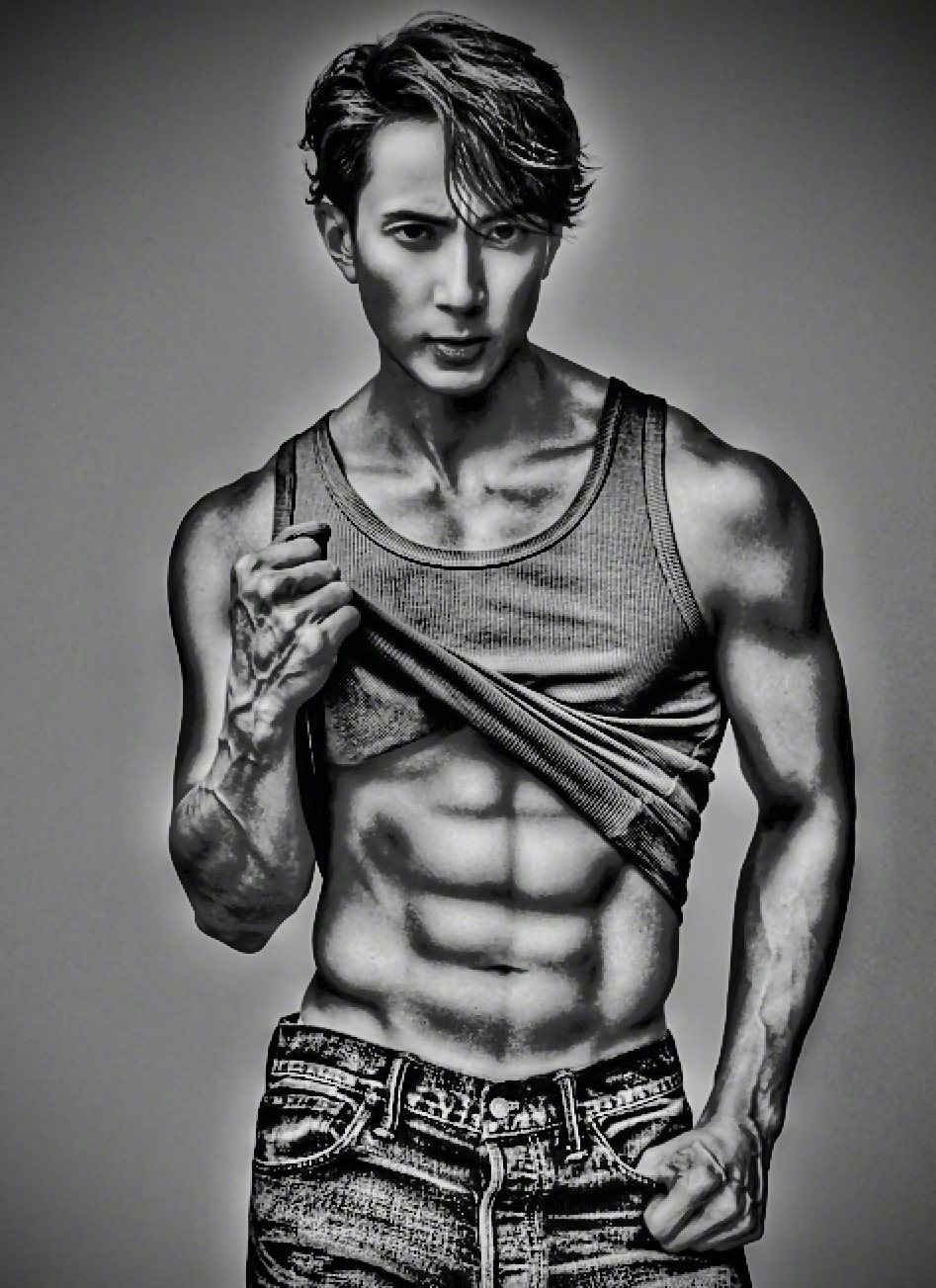 吴尊《男士健康》8月杂志新封面时尚大片晒身材