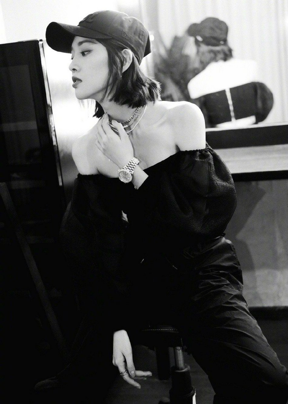 唐艺昕头戴棒球帽秒变甜酷girl写真