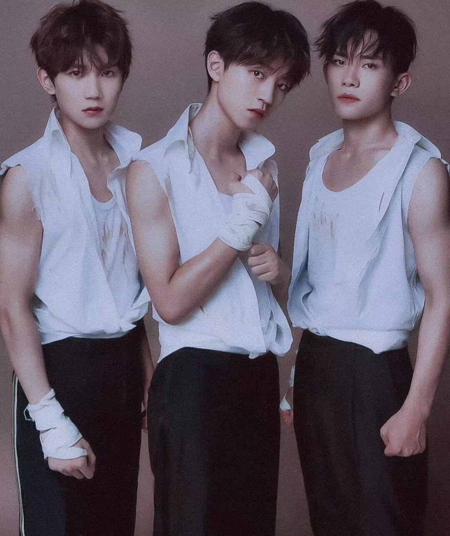 TFBOYS组合出道八周年三人合照精美图集
