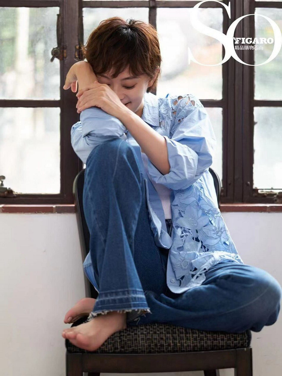 孙俪静谧自处舒适惬意杂志写真