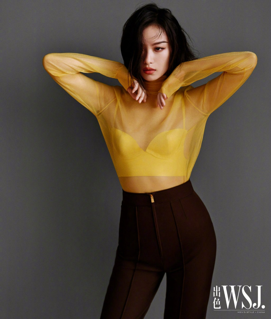 倪妮体态优雅气场全开杂志写真