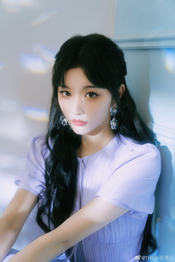 孔雪儿紫色长裙唯美梦幻写真美照