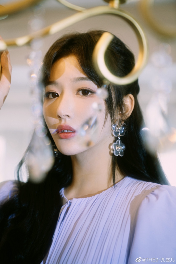 孔雪儿紫色长裙唯美梦幻写真美照