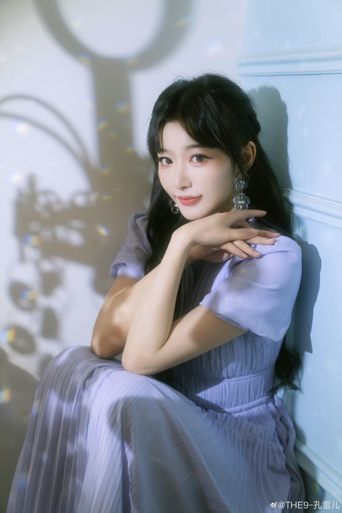 孔雪儿紫色长裙唯美梦幻写真美照