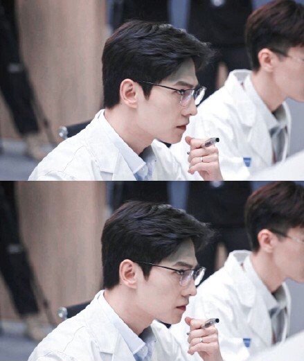 杨洋戴眼镜又帅又苏图集