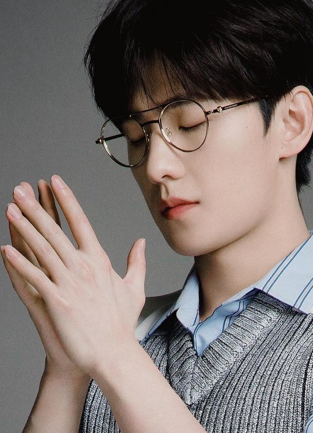 杨洋戴眼镜又帅又苏图集