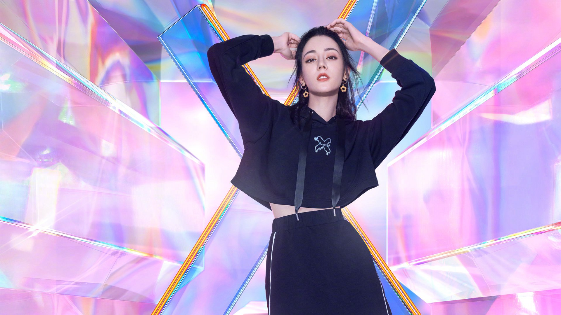 迪丽热巴女团造型活力甜美最新大片